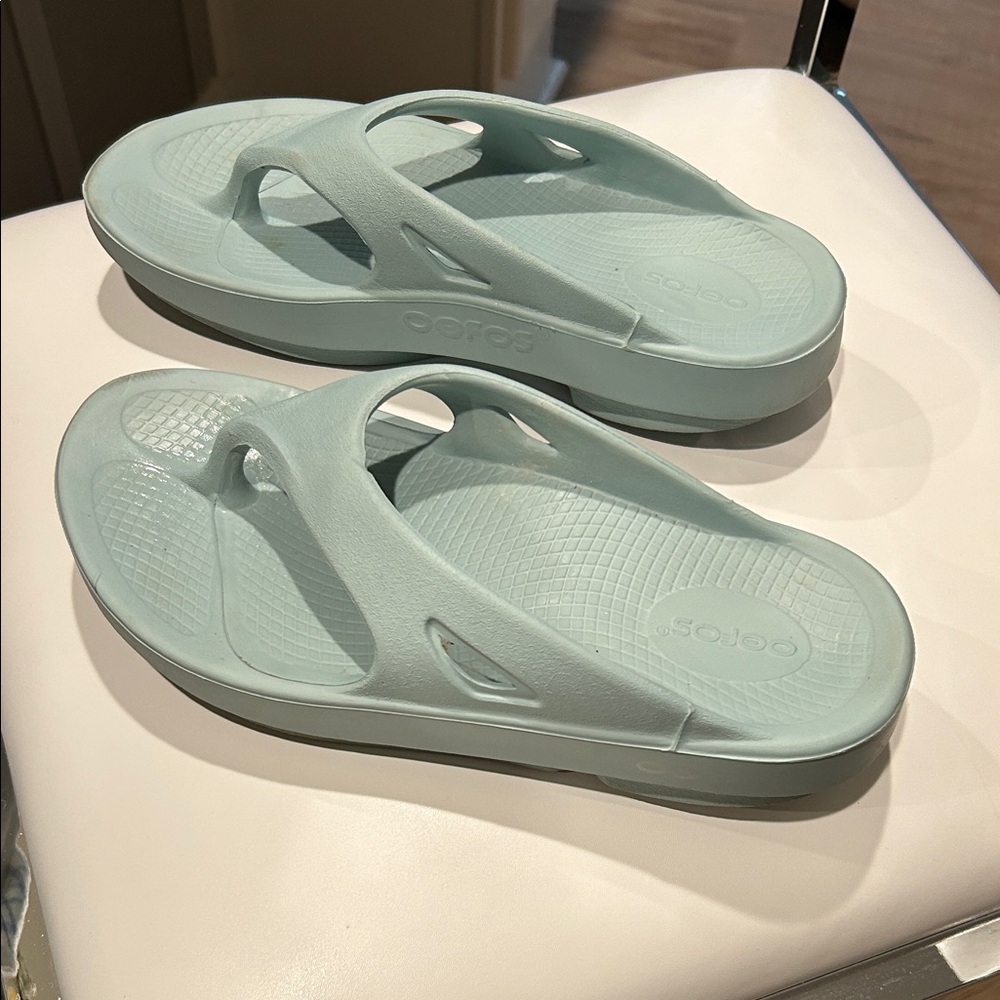 OOFOS Women's Aqua Sandals